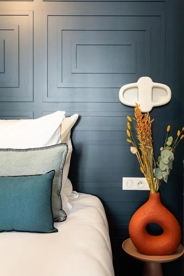 The Blue Nature Suite Downtown Montmartre Paris 0*,  France