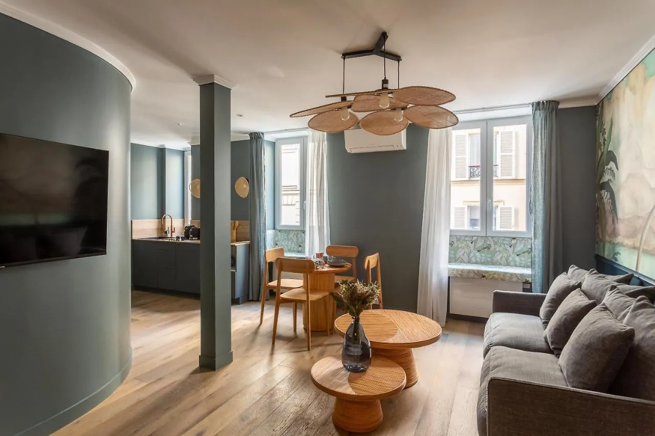 The Blue Nature Suite Downtown Montmartre Paris