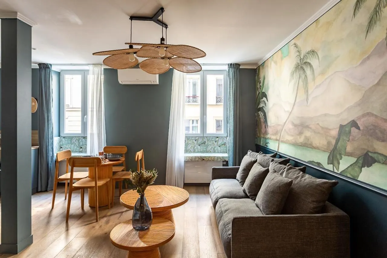 The Blue Nature Suite Downtown Montmartre Paris 0*,