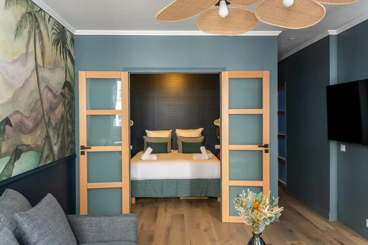 Apartment The Blue Nature Suite Downtown Montmartre Paris France