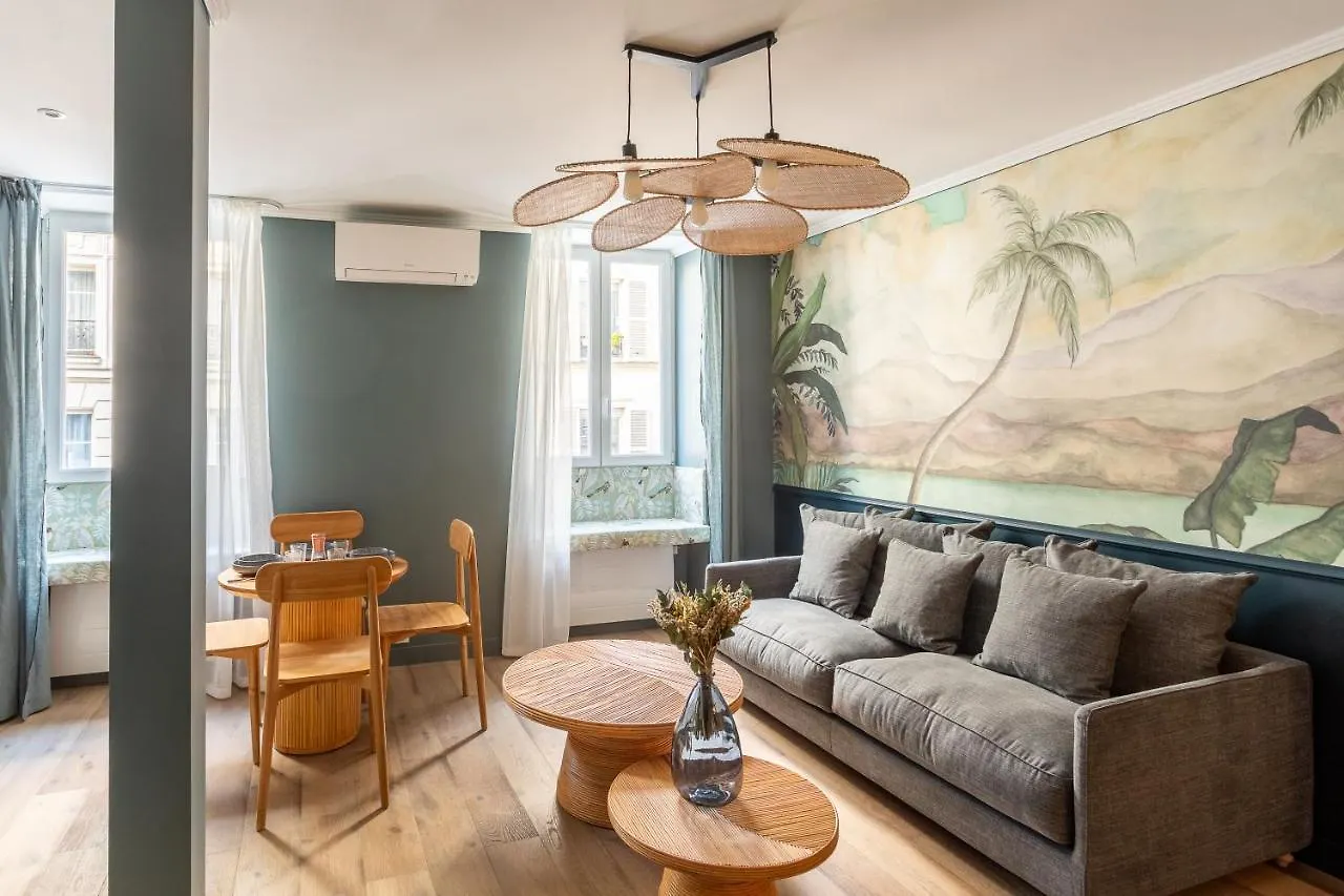 The Blue Nature Suite Downtown Montmartre Paris