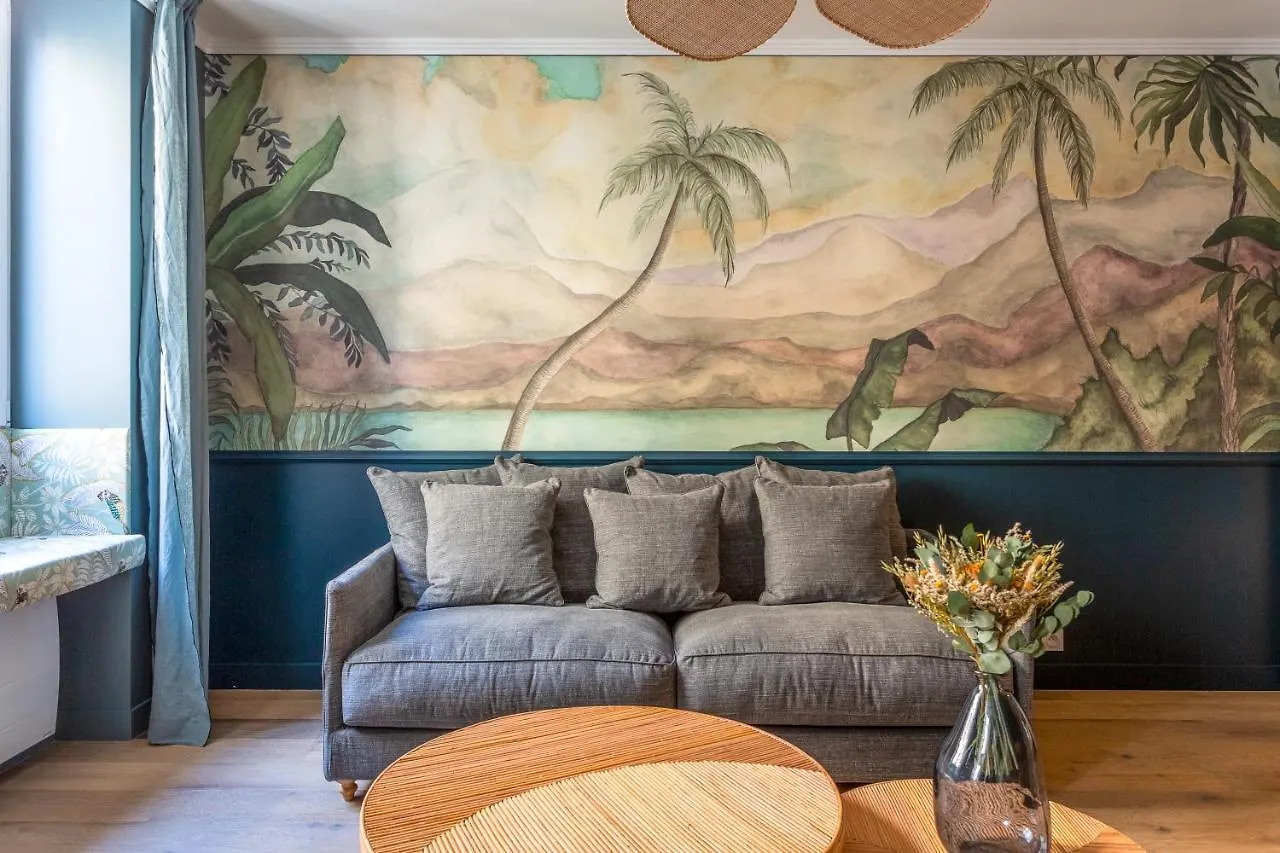 The Blue Nature Suite Downtown Montmartre Paris 0*,  France