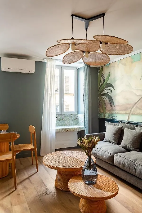 The Blue Nature Suite Downtown Montmartre Paris 0*,